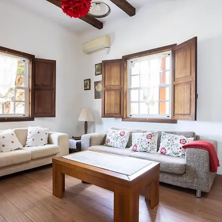 Live Vinedo With Beautiful Garden Holiday home *